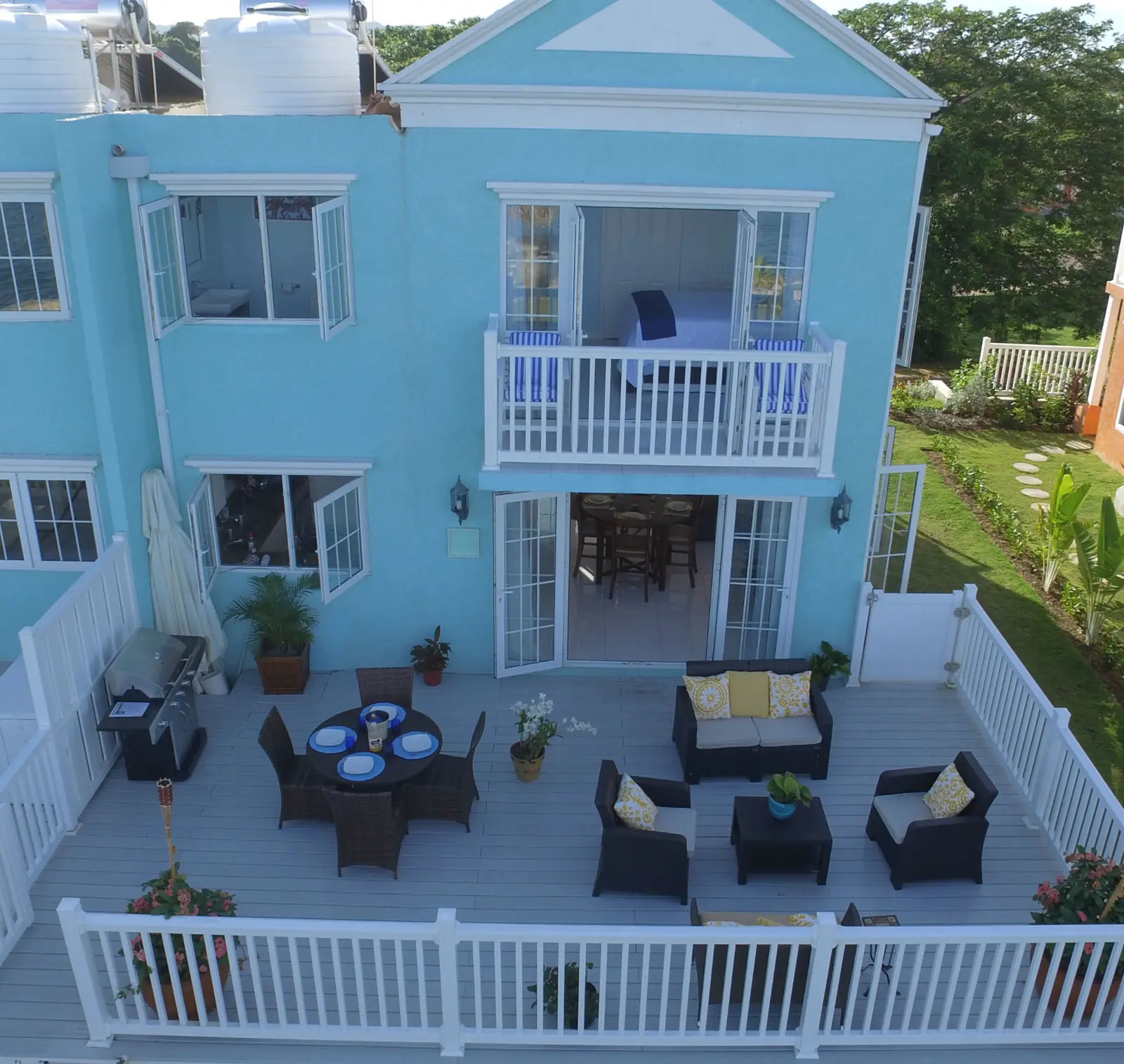 SeaGull’s turquoise exterior, balcony and terrace
