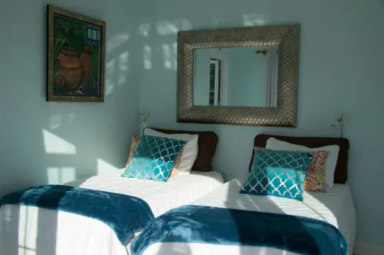 Second bedroom with two single beds